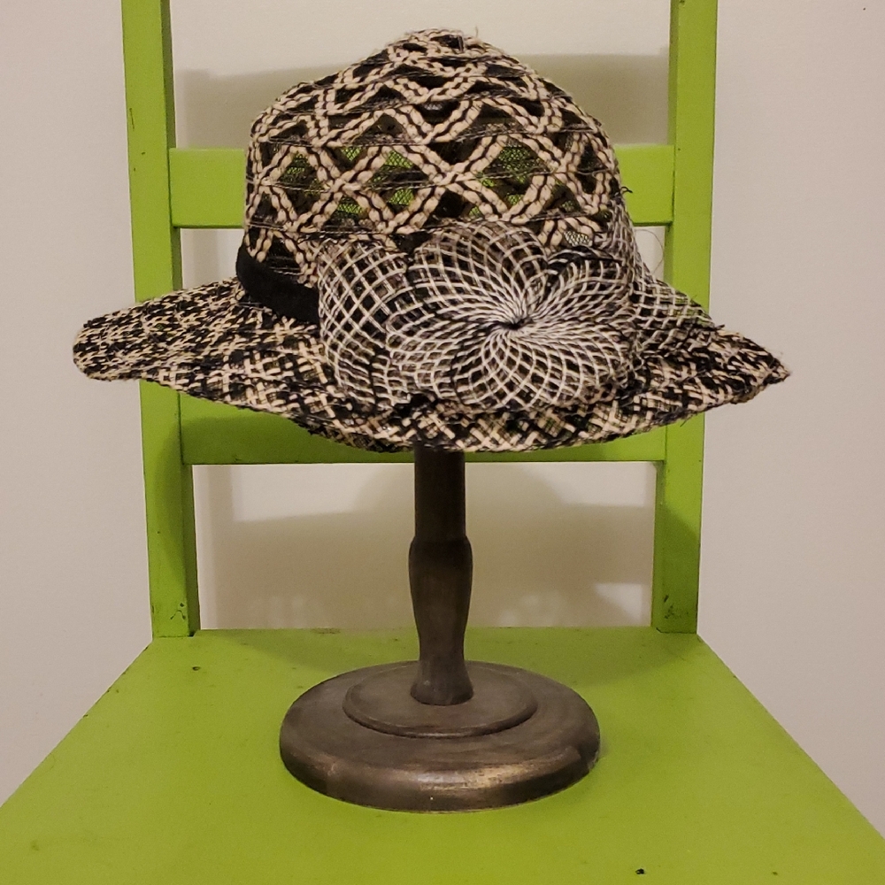 Vintage | Black and Cream Stylish Woven Hat with Floral Accent